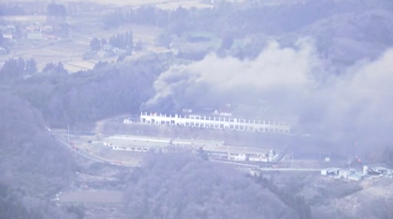 日本福岛一压缩燃气罐工厂发生爆炸 现场黑烟滚滚