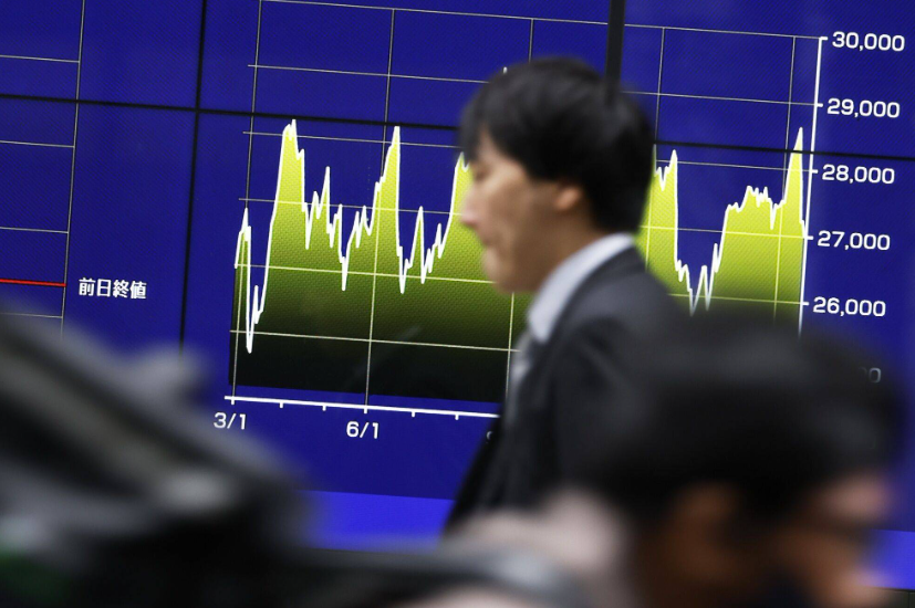 日本央行和政府誓言在全球市场动荡中合作