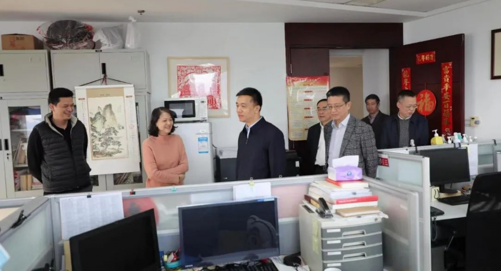 金融监管总局党委班子看望慰问机关干部职工